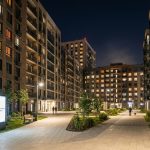 Покупка квартиры в новостройке Перми с помощью Стройпанелькомплект Apartment_complex_courtyard_at_n…_202606201226_5.jpeg