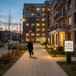Новостройки центра Перми: преимущества и выгоды приобретения недвижимости Person_walking_toward_apartment_…_202606200924.jpeg